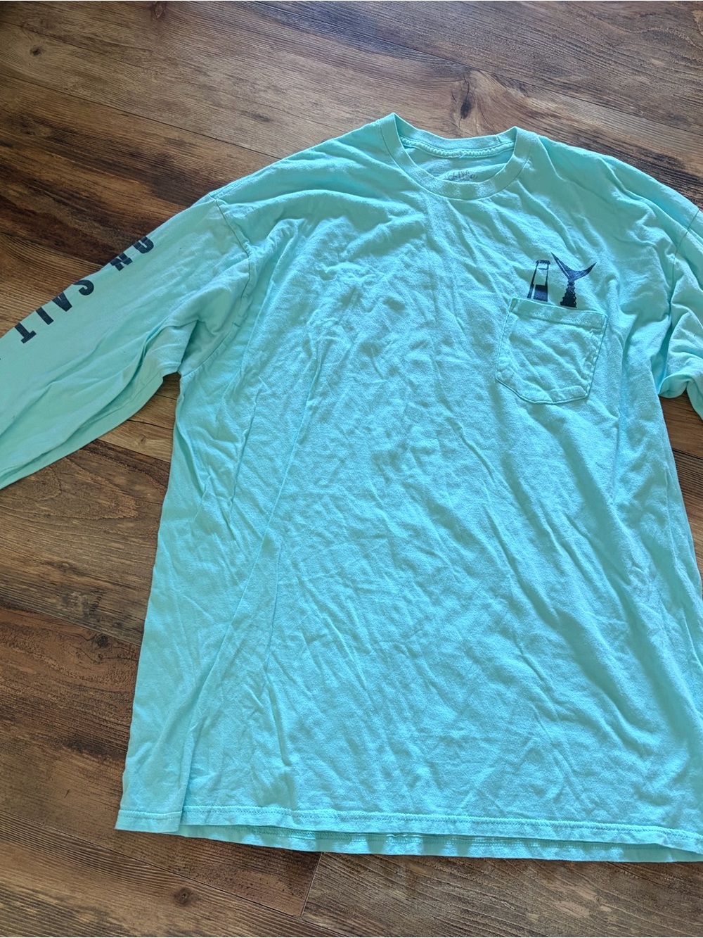 Salt Life Men’s Long Sleeve Pocket Tee in Aqua Blue with Navy Print